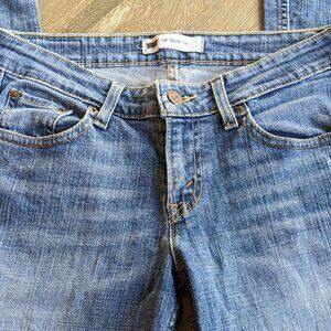 Levis 518 Super low Distressed Bootcut Medium Wash Blue Jeans, Size is W28 L28